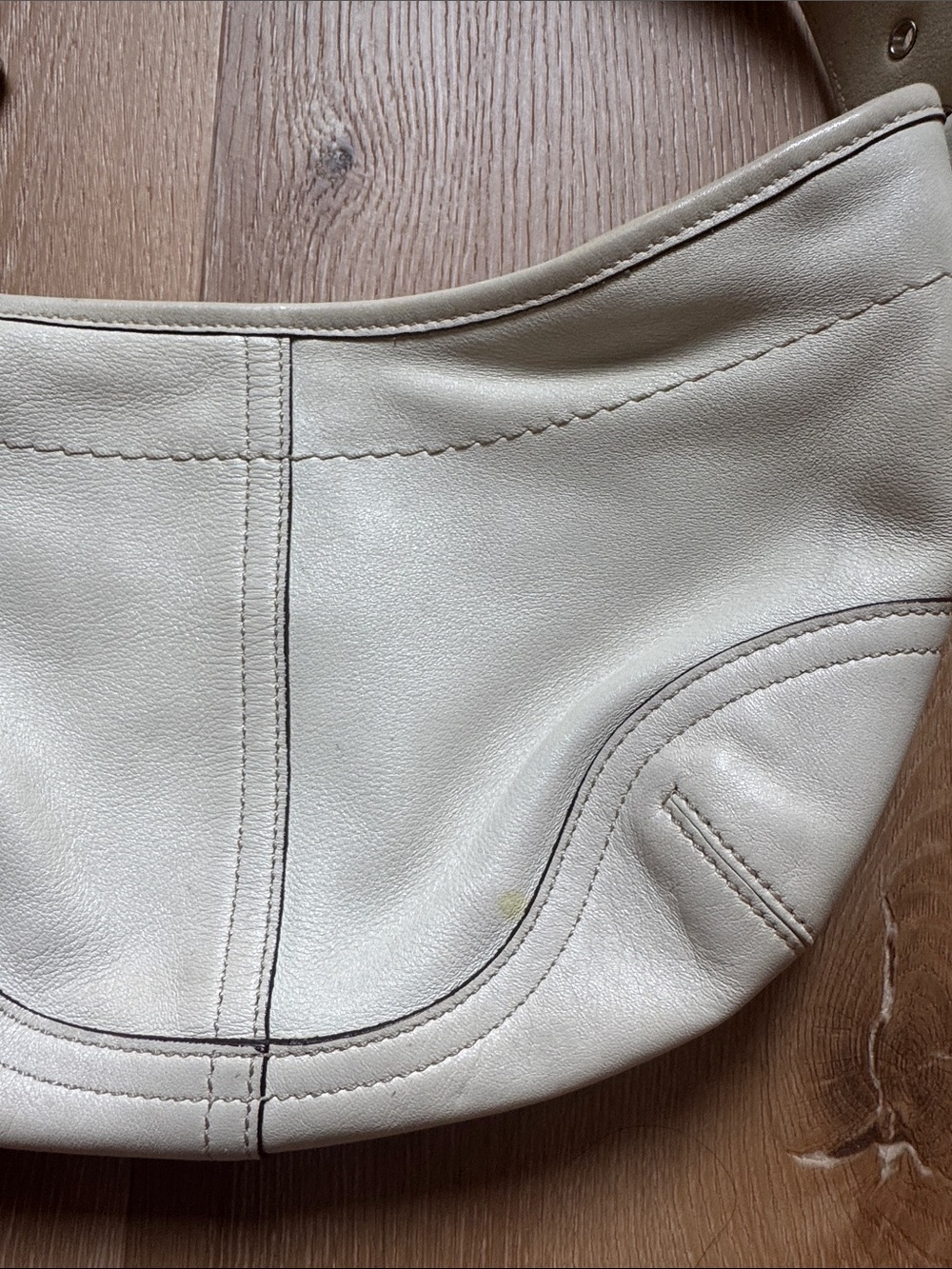 Coach 9541 small cream leather shoulder purse. Good condition. 90’s vintage. - Picture 4 of 10